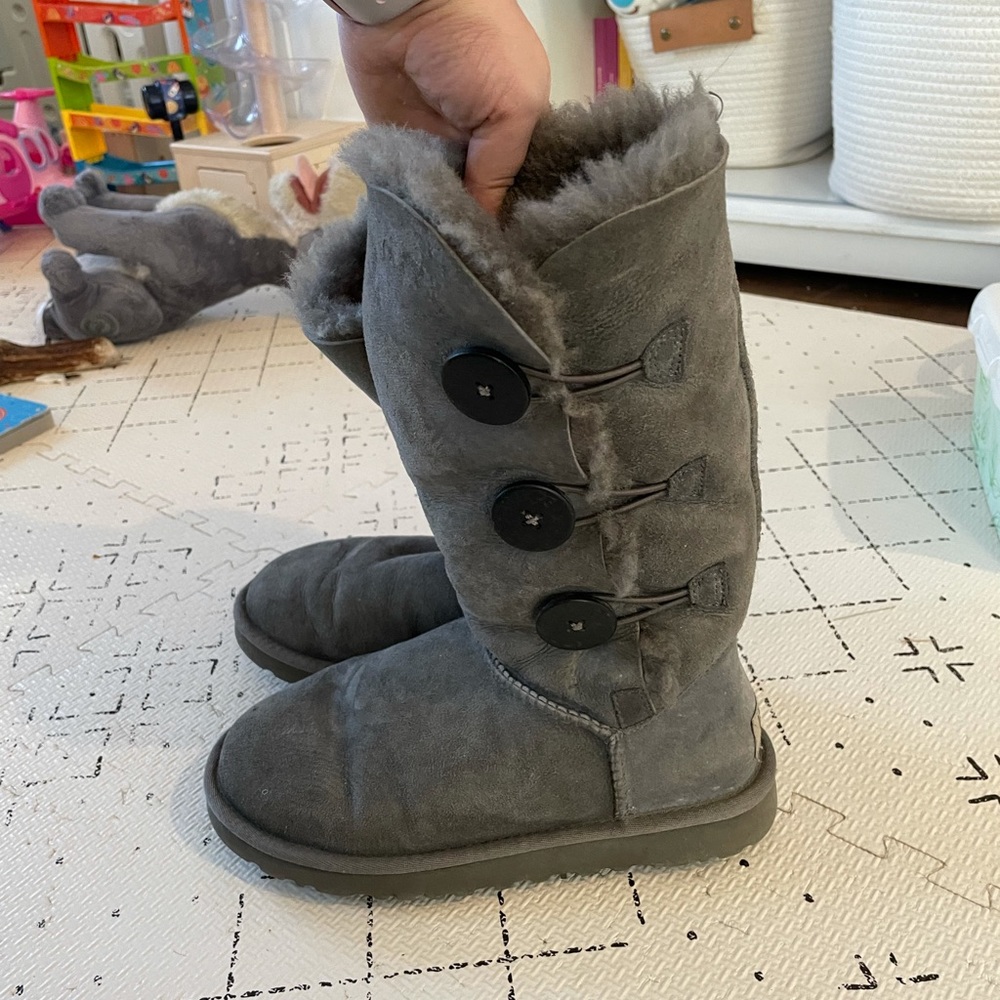 Ugg tall boots size 5